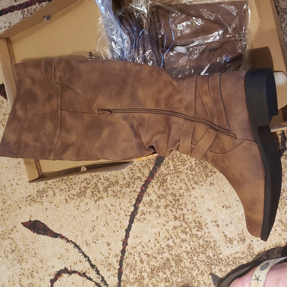 Globalwin tall boot, new in box, size 9